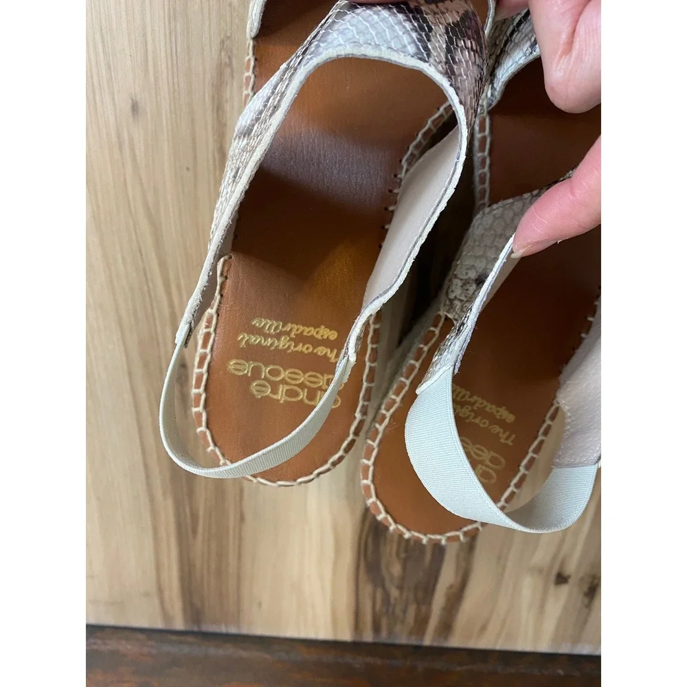 New in Box! Andre Assous Reese Hi Sand Snake Espadrille Wedge Sandals Size 10